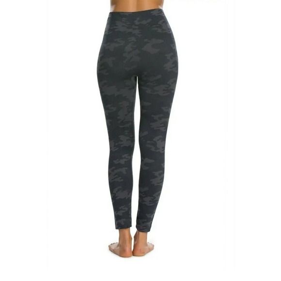 NEW SPANX LOOK AT ME NOW SEAMLESS LEGGINGS ' FL3515 ' BLACK CAMO SIZE - M (B147) - Picture 2 of 3